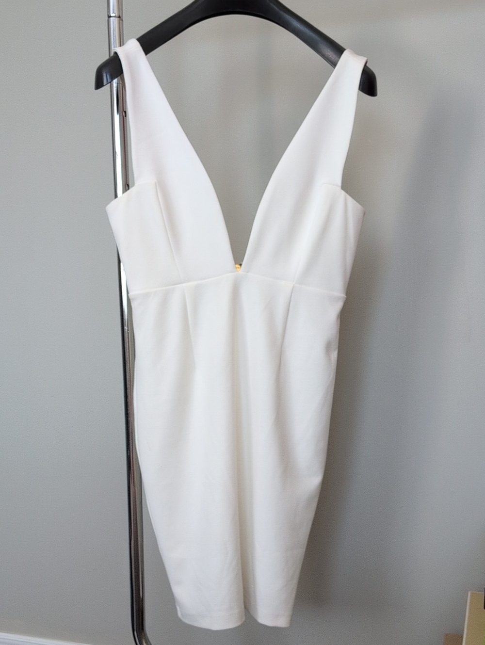 Sexy, White dress w/gold Double zipper In the back